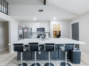 9116 Wilcrest Drive 9116, Houston TX 77099