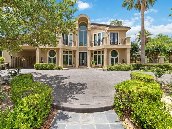 2814 Cedar Woods Place, Houston TX 77068