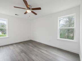 8639 Peachtree St Street, Houston TX 77016