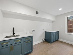 6143 Ella Lee Lane, Houston TX 77057