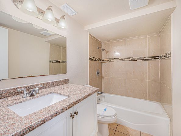 6046 W Airport Boulevard, Houston TX 77035