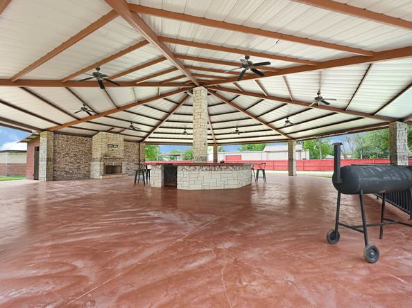 13635 Reeveston Road, Houston TX 77039