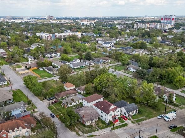 3301 Holman Street, Houston TX 77004