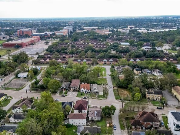 3301 Holman Street, Houston TX 77004