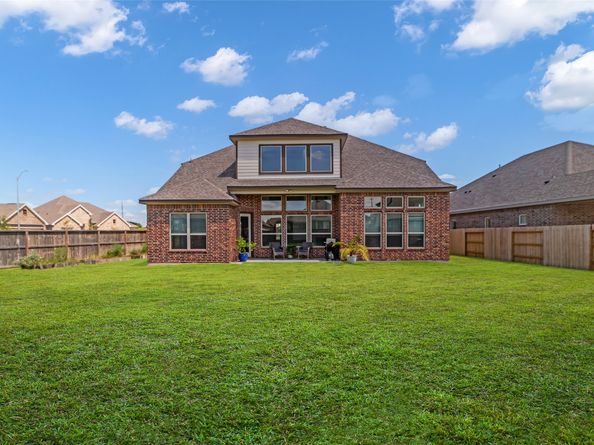 423 Round Top Street, Webster TX 77598