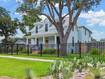 523 W 15th Street
