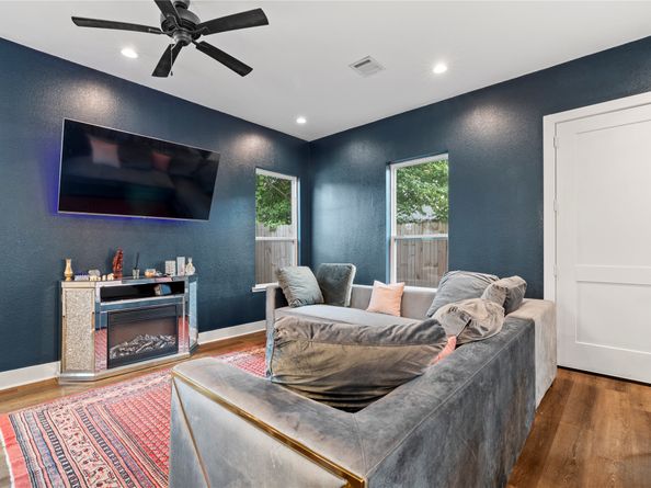 1222 Mcneil Street, Houston TX 77009