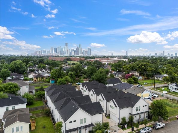 1222 Mcneil Street, Houston TX 77009
