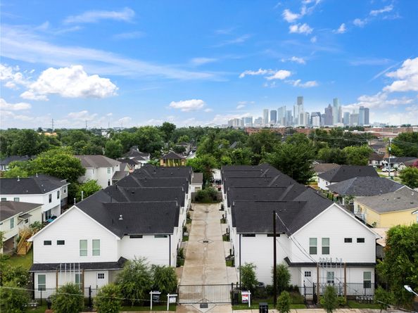 1222 Mcneil Street, Houston TX 77009