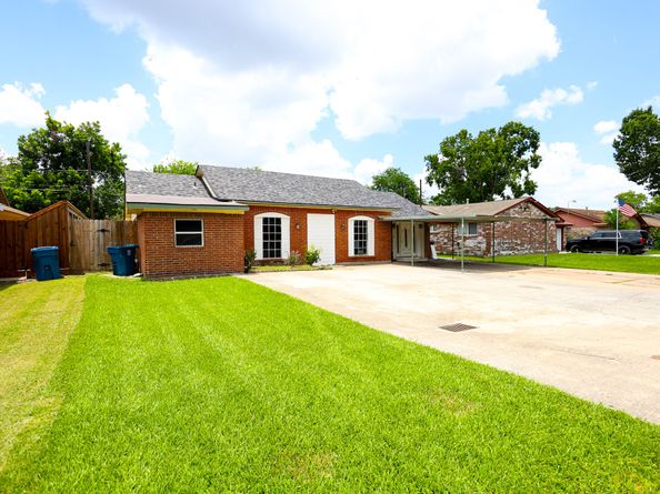 9207 Cobbleshire Drive, Houston TX 77037