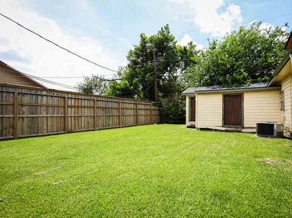 9207 Cobbleshire Drive, Houston TX 77037