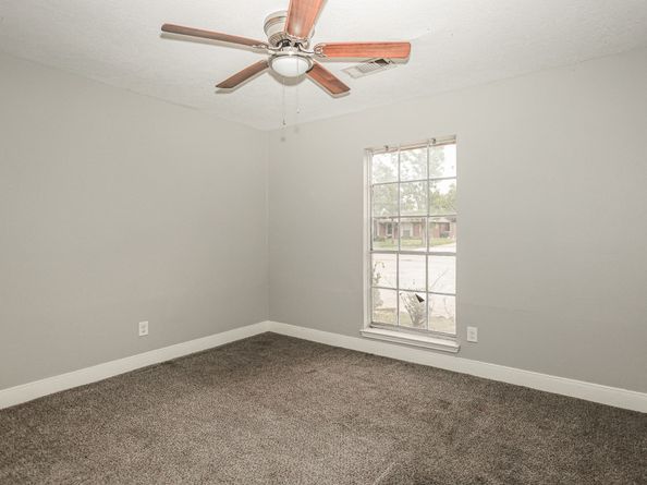 9207 Cobbleshire Drive, Houston TX 77037