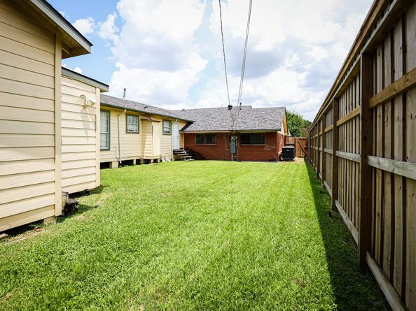 9207 Cobbleshire Drive, Houston TX 77037