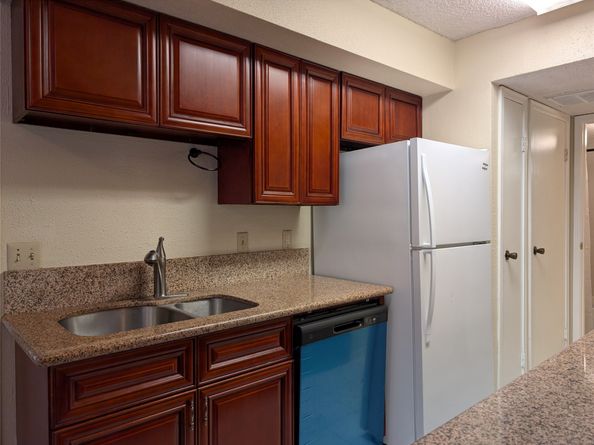 2750 Holly Hall Street 1504, Houston TX 77054