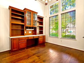 86 E Lakeridge Drive, The Woodlands TX 77381