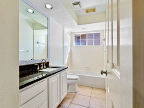 86 E Lakeridge Drive, The Woodlands TX 77381