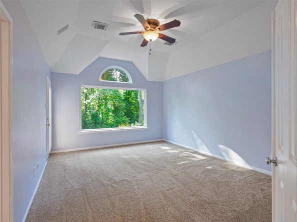 86 E Lakeridge Drive, The Woodlands TX 77381