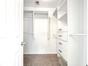 86 E Lakeridge Drive, The Woodlands TX 77381