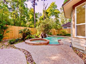 86 E Lakeridge Drive, The Woodlands TX 77381