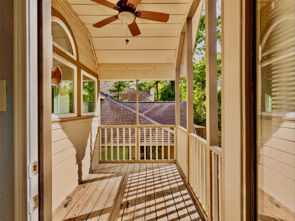 86 E Lakeridge Drive, The Woodlands TX 77381