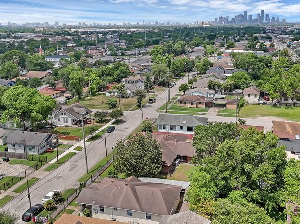 7007 Avenue F, Houston TX 77011
