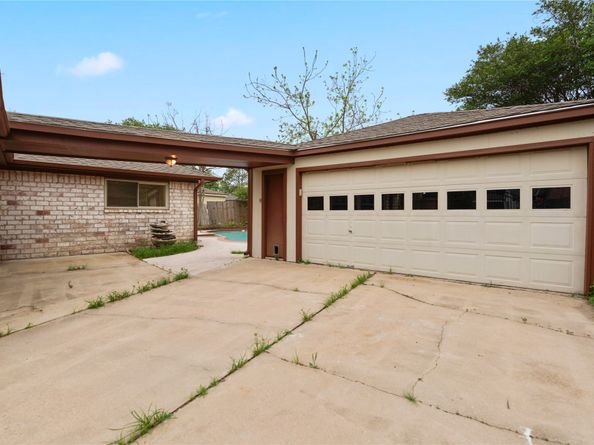 2834 Cotton Stock Dr, Sugar Land TX 77479