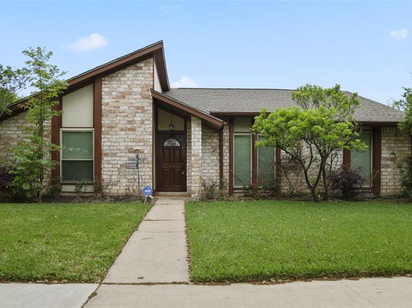 2834 Cotton Stock Dr, Sugar Land TX 77479