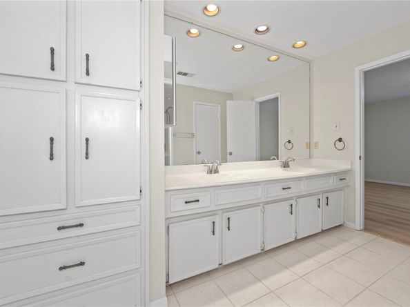 2834 Cotton Stock Dr, Sugar Land TX 77479