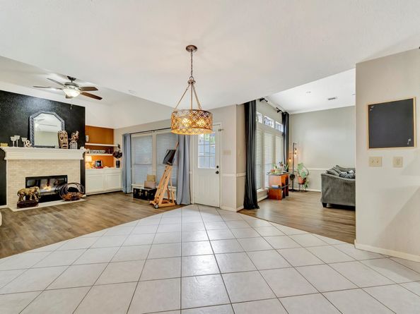 2806 Village Dale, Houston TX 77059