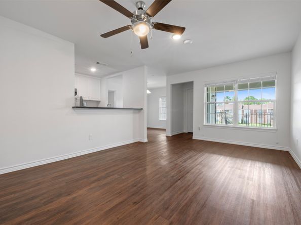 2800 Jeanetta Street 1206, Houston TX 77063
