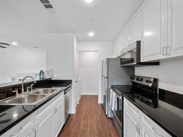 2800 Jeanetta Street 1206, Houston TX 77063