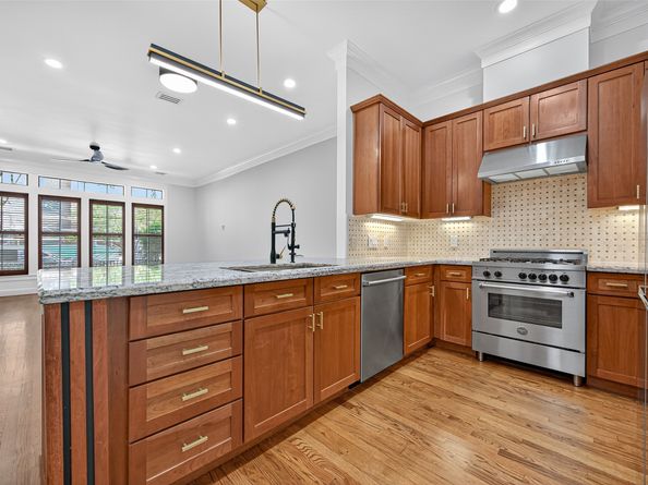 28 Riva Row, Spring TX 77380