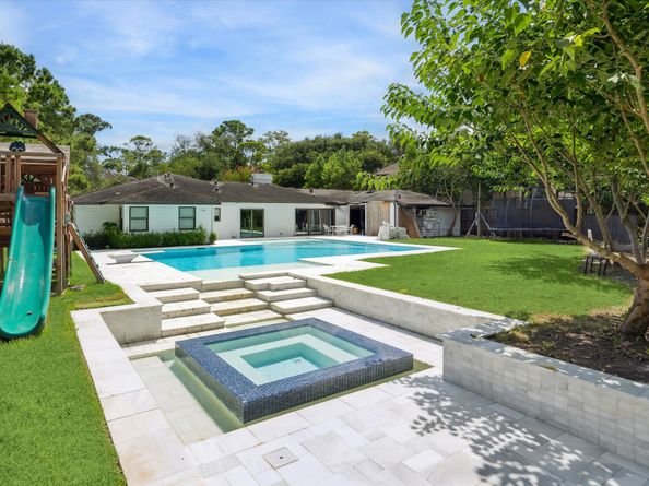 750 E Creekside Drive, Houston TX 77024