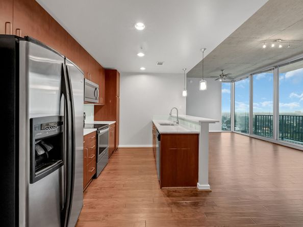5925 Almeda Road 11501, Houston TX 77004