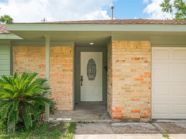 10659 Hazelhurst Drive, Houston TX 77043