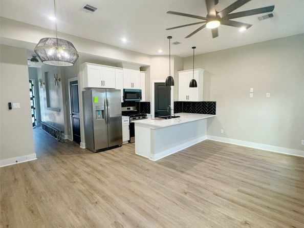 2105 Esther Drive A/B, Houston TX 77088