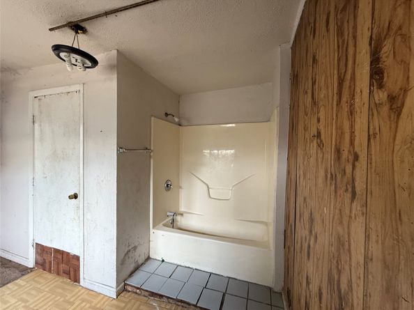 1709 Hussion Street, Houston TX 77003