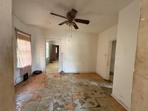 1709 Hussion Street, Houston TX 77003