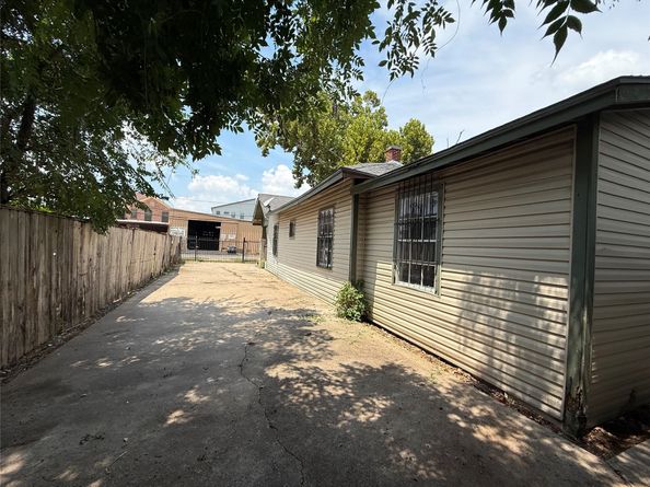 1709 Hussion Street, Houston TX 77003