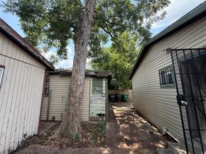 1709 Hussion Street, Houston TX 77003