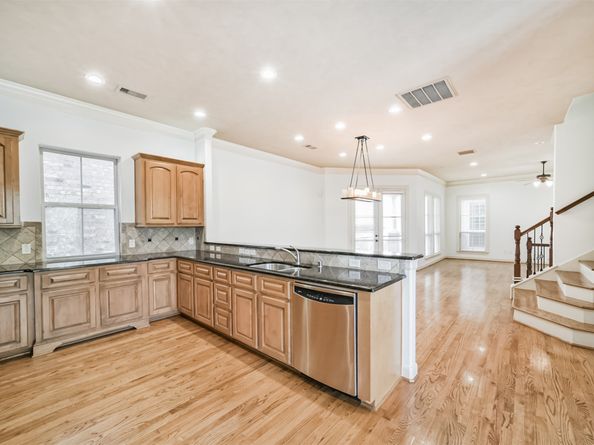 1833 Oakdale Street, Houston TX 77004