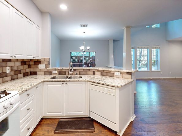 21 Scarlet Woods Court, The Woodlands TX 77380