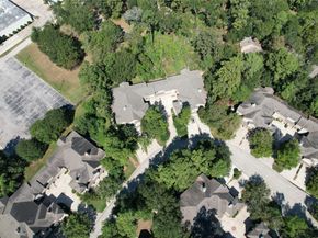 21 Scarlet Woods Court, The Woodlands TX 77380