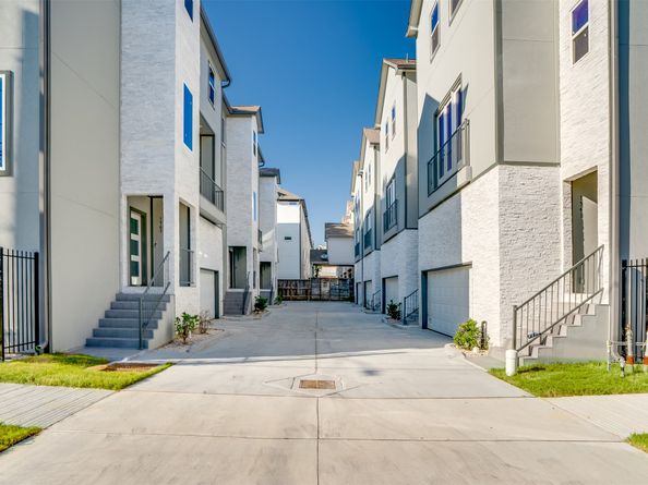 1541 W 22nd Street, Houston TX 77008