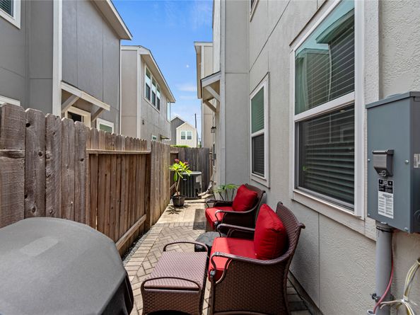 3104 Planters Peak Drive, Houston TX 77080