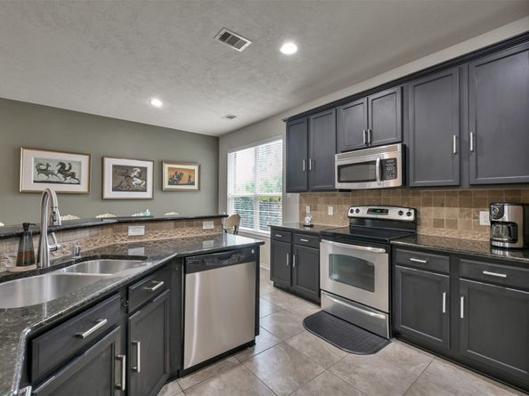 2 Craven Park Court, Magnolia TX 77354