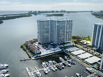 100 Lakeshore Drive