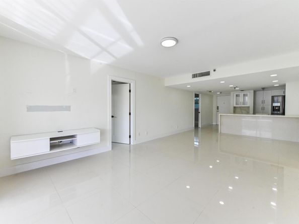 198 NW 67th Street 302, Boca Raton FL 33487