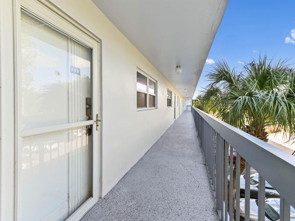 198 NW 67th Street 302, Boca Raton FL 33487