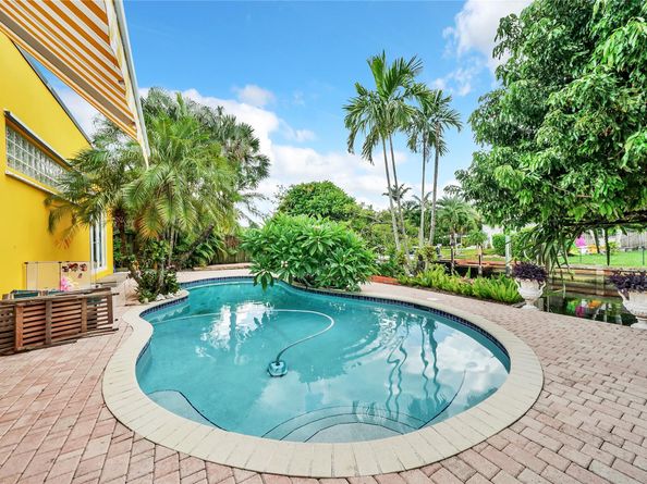 2631 Okeechobee Lane, Fort Lauderdale FL 33312